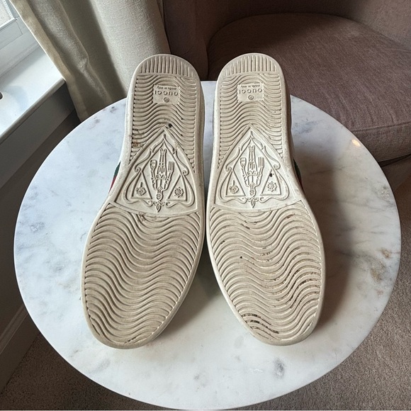 Women’s Gucci Ace Sneaker with Bee - Picture 2 of 8